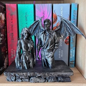 Rhys and Feyre statue