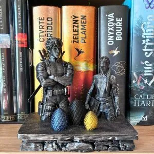 Xaden and Violet statue
